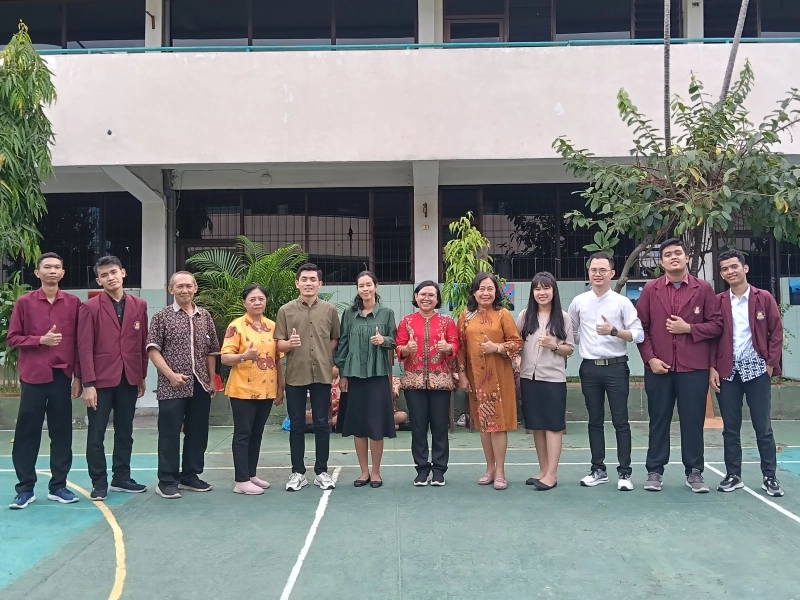 Dokumentasi Foto Bersama Kepala Sekolah, Guru Dan tim STTIA