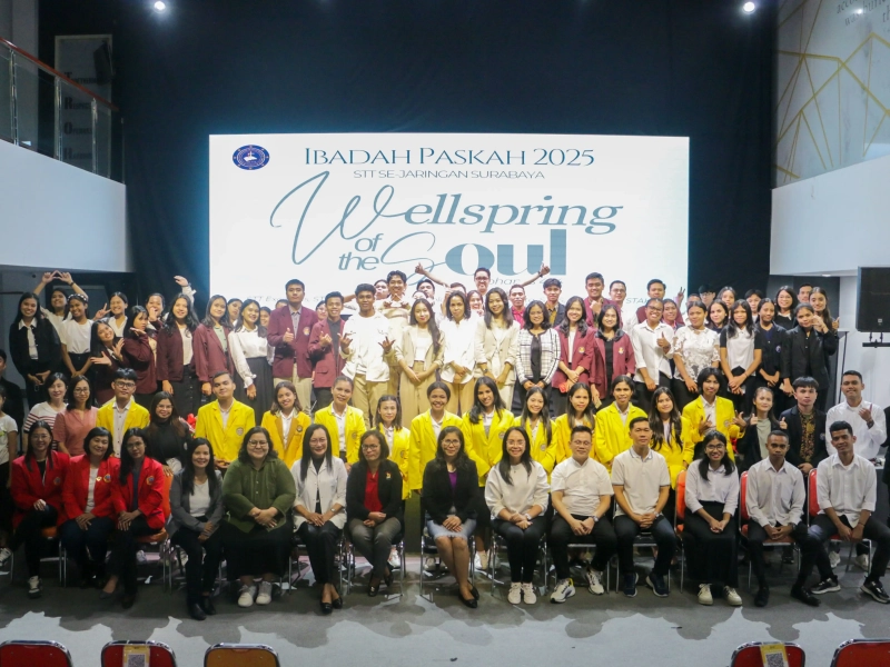 Dokumentasi foto bersama seluruh peserta ibadah Paskah STT Se-Jaringan Surabaya