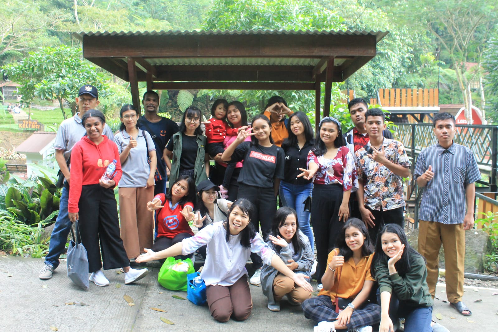 Funday Mahasiswa PAK Semester I dan III bersama Tim Bid. Kemahasiswaan di Air Terjun Dlundung Kec. Trawas Kab. Mojokerto pada Sabtu 11 Februari 2023