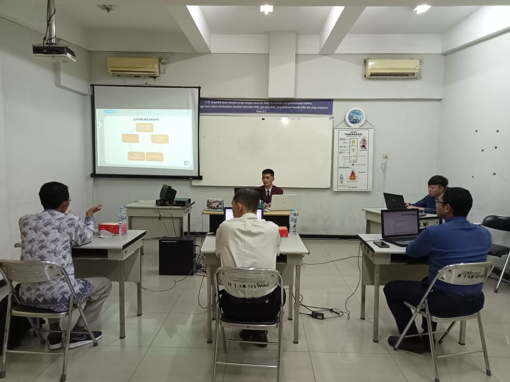 Mahasiswa Sarjana Teologi sedang mengikuti Sidang Kolokium Skripsi