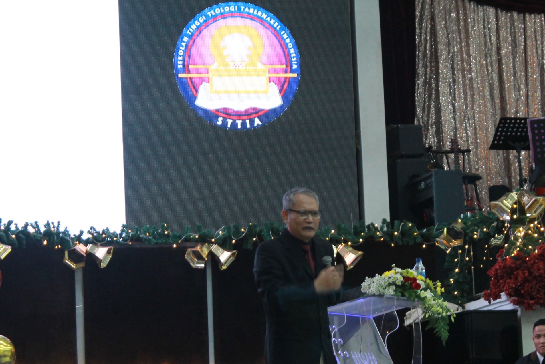 Pdt. Evendy Tobing Menyampaikan Pesan Natal