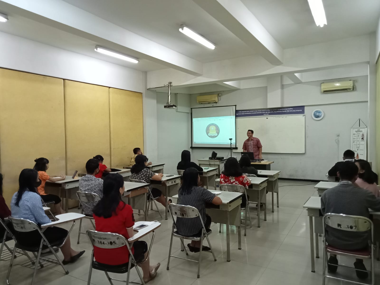 Resosialisasi Buku Panduan Bid. Kemahasiswaan Jumat 10 Februari 2023 untuk Mahasiswa Prodi PAK Semester I dan III di Kampus