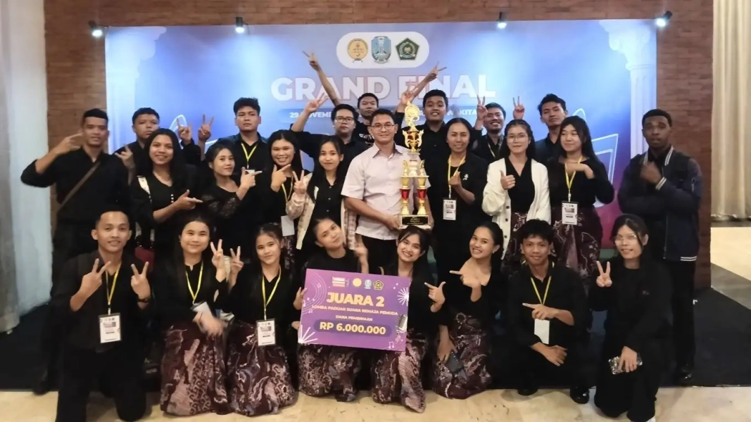 Gift Choir STTIA Juara II Pesparawi Jawa Timur Kategori Paduan Suara Remaja Pemuda